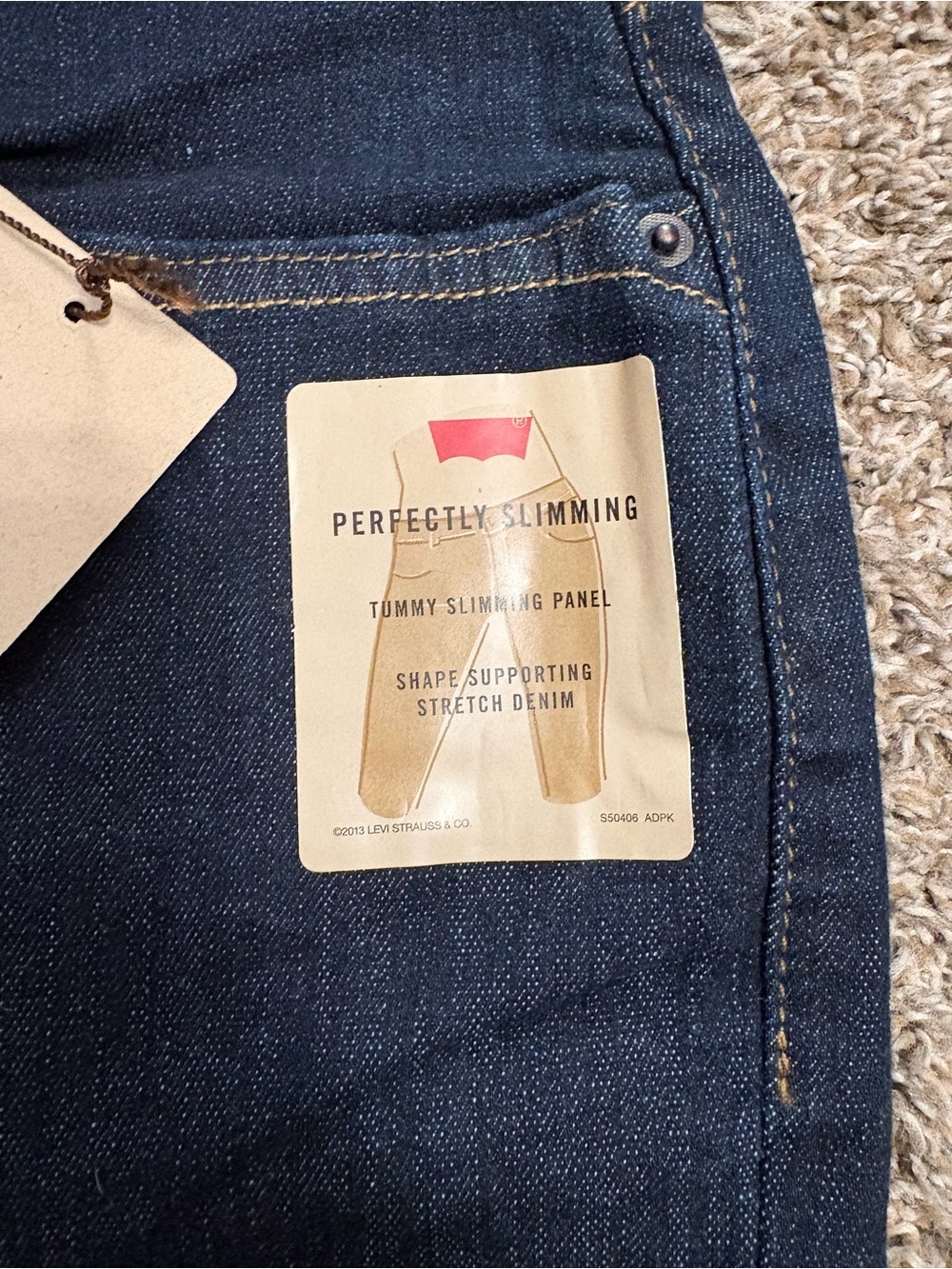 Levi's Dark Perfectly Sliming Blue boot cut Jeans - Picture 3 of 9